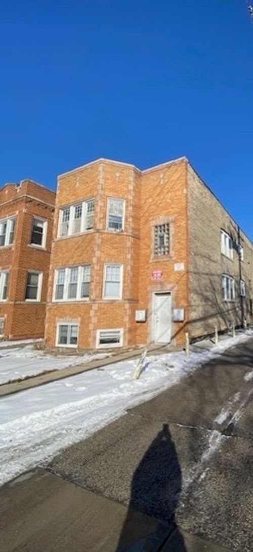 2r-5214 W Deming Place, Chicago, IL, 60639 | Card Image