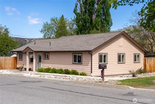 117 E 7th St, Tonasket, WA, 98855-9265 | Card Image