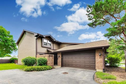 101 Indian Trail Dr, Westmont, IL, 60559-1084 | Card Image