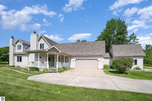 7746 Five Lakes Dr, Farwell, MI, 48622-9494 | Card Image