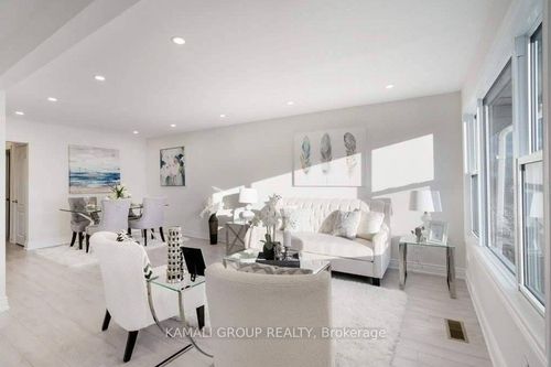 main-76 Walter Ave, Newmarket, ON, L3Y2T3 | Card Image