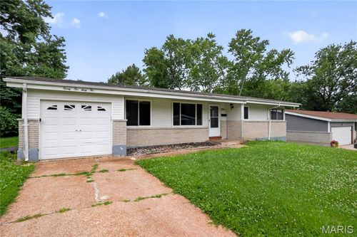 2262 Crandel Dr, Saint Louis, MO, 63136-4512 | Card Image