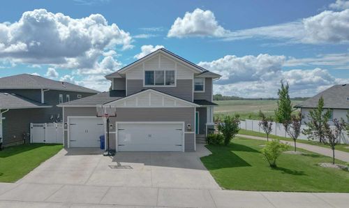 611 Robinson Ave, Red Deer County, AB, T0M1R0 | Card Image