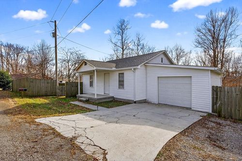 181 Wade Subdivision Ln, Gainesboro, TN, 38562-6308 | Card Image