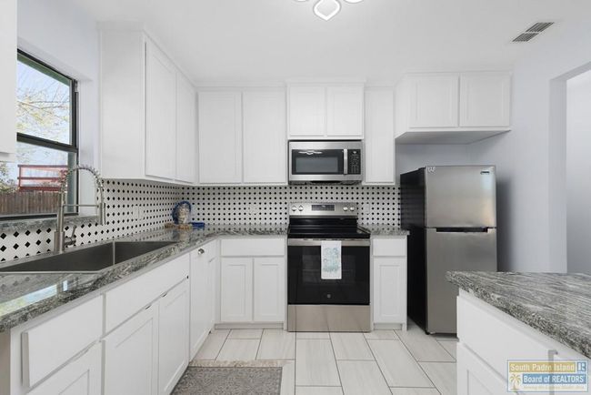 1814 Oklahoma Ave, House other with 3 bedrooms, 2 bathrooms and null parking in Port Isabel TX | Image 6