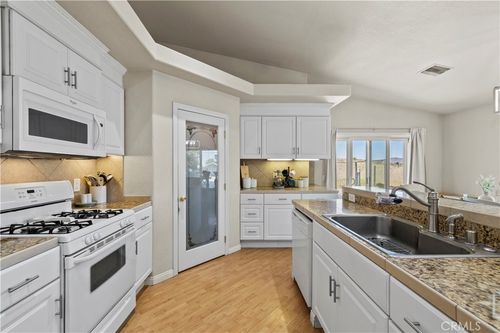 42647 Pinecliff St, Lake Hughes, CA, 93532-1306 | Card Image