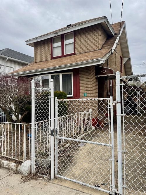 4 Highland Ct, Far Rockaway, NY, 11691-2719 | Card Image