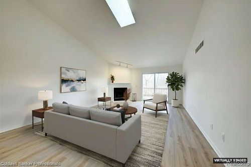 1964 Pine Ct, Waterford, MI, 48328-1029 | Card Image