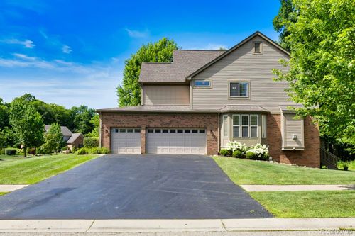 5634 Plantation Dr, Commerce Township, MI, 48382-5145 | Card Image