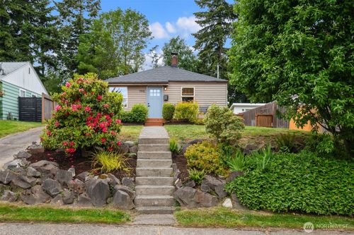 7915 18th Ave Sw, Seattle, WA, 98106-1861 | Card Image