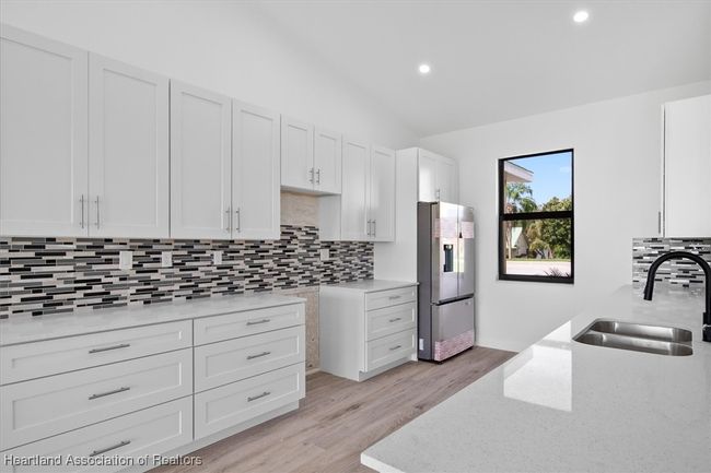 733 Sunset Pointe Dr, House other with 4 bedrooms, 2 bathrooms and null parking in Lake Placid FL | Image 11