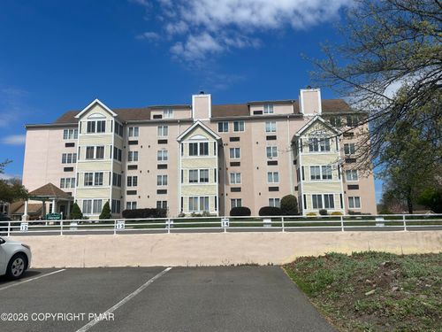 apt-403-3 Village Cir, Stroudsburg, PA, 18360-1631 | Card Image