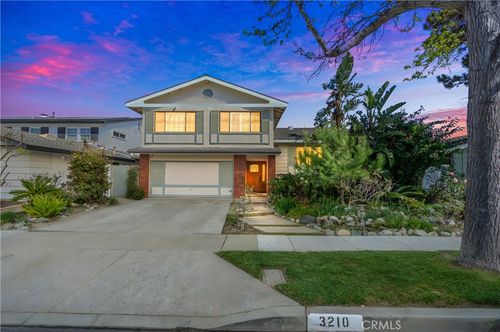3210 Val Verde Ave, Long Beach, CA, 90808-4454 | Card Image