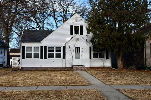 919 Labree Ave N, Thief River Falls, MN, 56701-1636 | Card Image