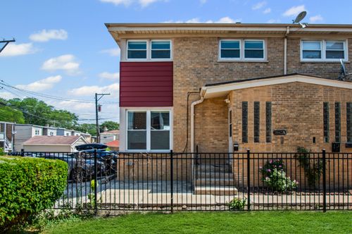 a-2842 W Berwyn Ave, Chicago, IL, 60625-3402 | Card Image