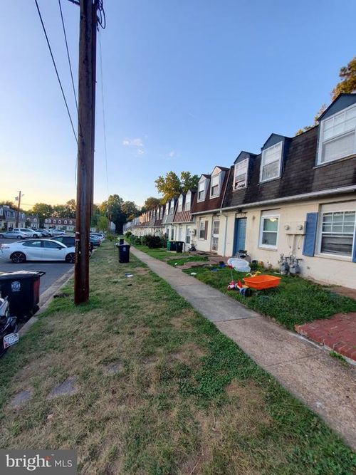 i-234-1909 Dutch Village Dr, LANDOVER, MD, 20785-4154 | Card Image