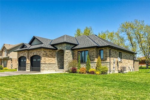 4 Held Cres, Fisherville, ON, N0A1G0 | Card Image