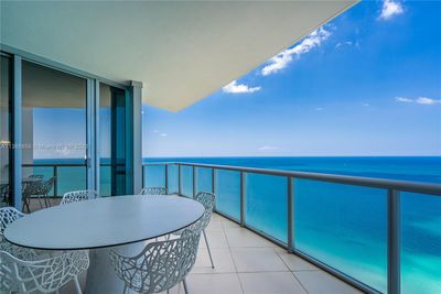 38043805 - 17121 Collins Ave, Condo with 4 bedrooms, 4 bathrooms and null parking in Sunny Isles Beach FL | Image 2