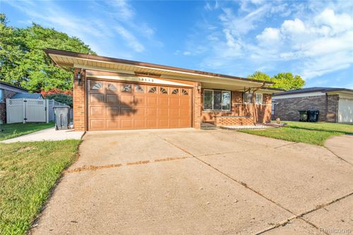 35442 Sunset Dr, Sterling Heights, MI, 48312-4162 | Card Image
