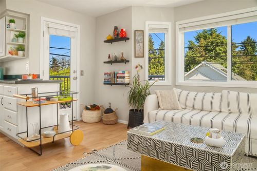 apt-201-2116 California Ave Sw, Seattle, WA, 98116-2199 | Card Image