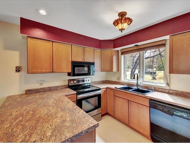 342 Acorn Ln, Condo with 2 bedrooms, 3 bathrooms and null parking in Shelburne VT | Image 9