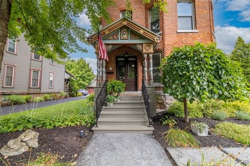 341 Broad St, Oneida, NY, 13421-2103 | Card Image