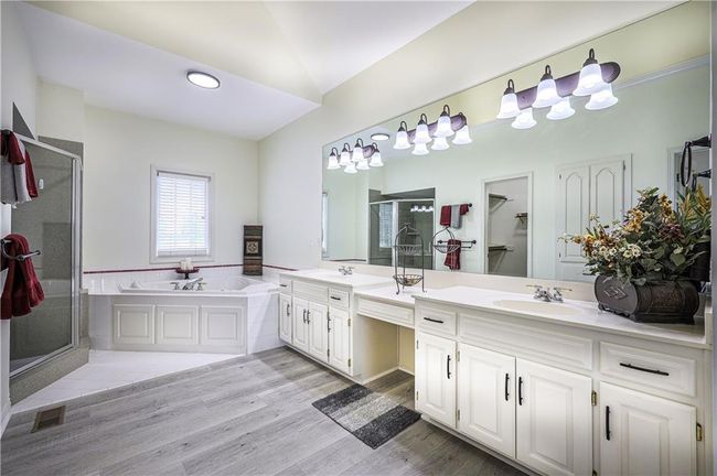 Master Bathroom | Image 15