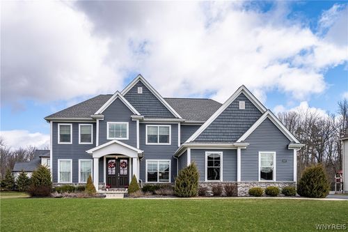 5527 Meadowglen Dr, Clarence Ctr, NY, 14032-9758 | Card Image