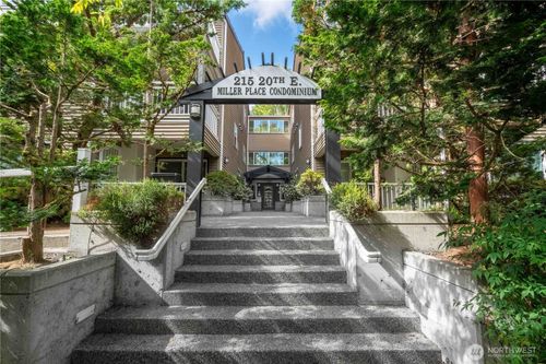 204-215 20th Ave E, Seattle, WA, 98112-5394 | Card Image