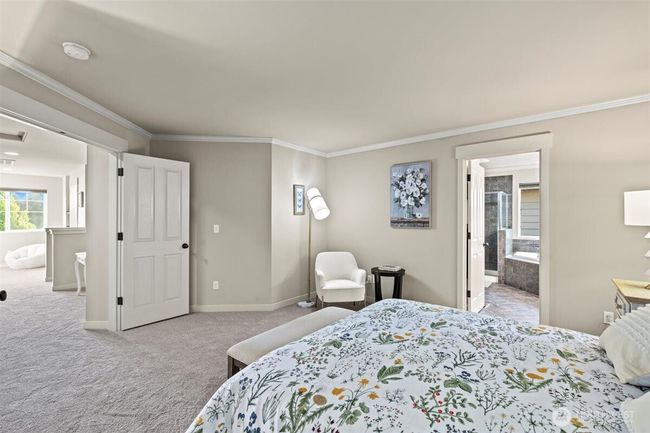 Primary ensuite 5-Piece Bath | Image 15