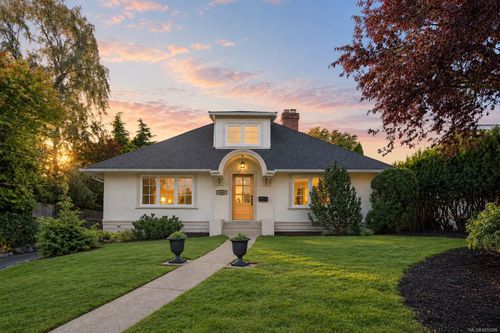 1027 Deal St, Victoria, BC, V8S5G6 | Card Image
