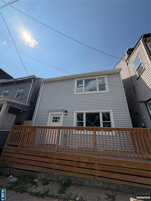 40 N York St, Paterson, NJ, 07524-1917 | Card Image