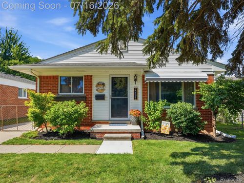 22421 Visnaw St, Saint Clair Shores, MI, 48081-1334 | Card Image