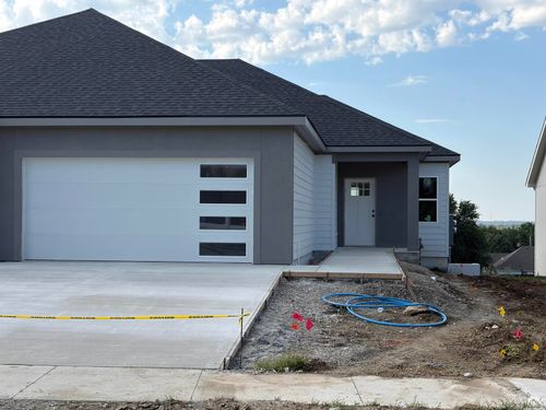5811 Maggie Way, Lawrence, KS, 66049-2213 | Card Image
