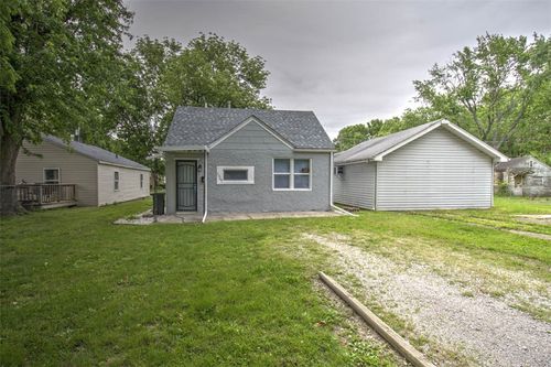 2060 N Maple Ave, Decatur, IL, 62526-3866 | Card Image