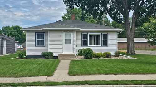 1102 N Pennsylvania St, ABERDEEN, SD, 57401-2576 | Card Image