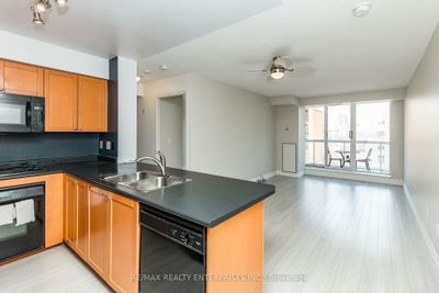 810 - 330 Adelaide St E, Condo with 2 bedrooms, 2 bathrooms and 1 parking in Toronto ON | Image 3