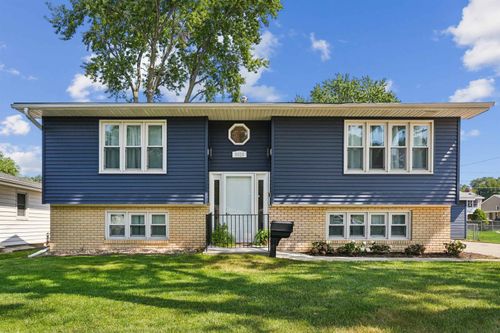 3029 W 9th Street, Waterloo, IA, 50702 | Card Image