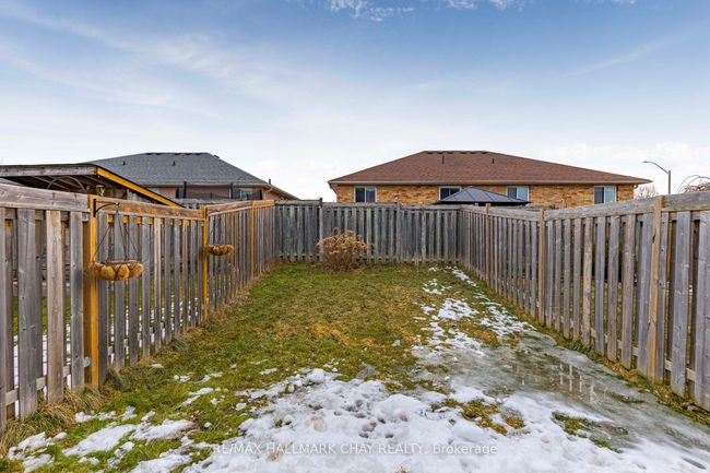 17 Michael Cres, House attached with 3 bedrooms, 2 bathrooms and 2 parking in Barrie ON | Image 23