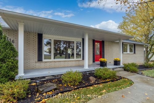 2116 Binbrook Rd E, Binbrook, ON, L0R1C0 | Card Image
