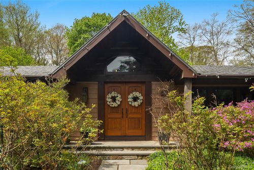 100 Byram Lake Rd, Mount Kisco, NY, 10549-3418 | Card Image