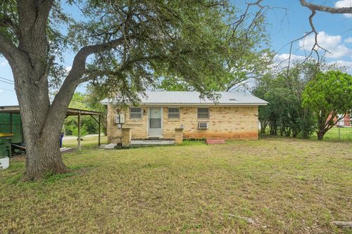 1620 Cavett St, Gonzales, TX, 78629-2412 | Card Image