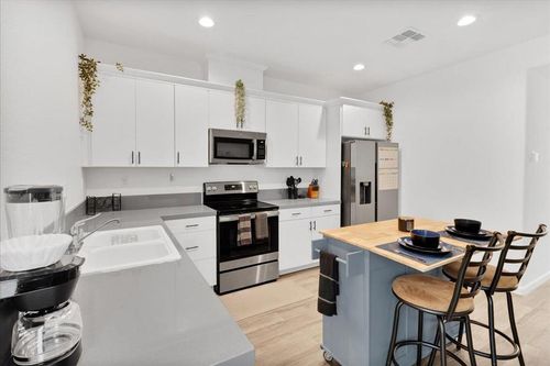 851 Mora Cir, Soledad, CA, 93960-3583 | Card Image