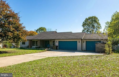 16 Mellon School Ln, Fleetwood, PA, 19522-9772 | Card Image