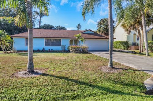 9806 Pennsylvania Ave, BONITA SPRINGS, FL, 34135-4664 | Card Image