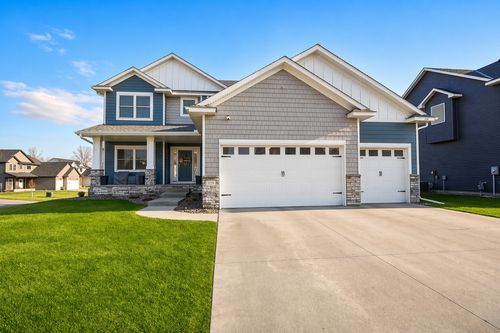 429 Mario Dr, Vadnais Heights, MN, 55127-6404 | Card Image
