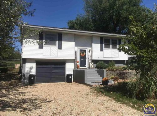 327 Melody Ln, Carbondale, KS, 66414-9661 | Card Image