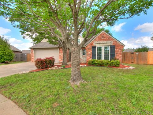 1001 W 120th Ct S, Jenks, OK, 74037-2853 | Card Image