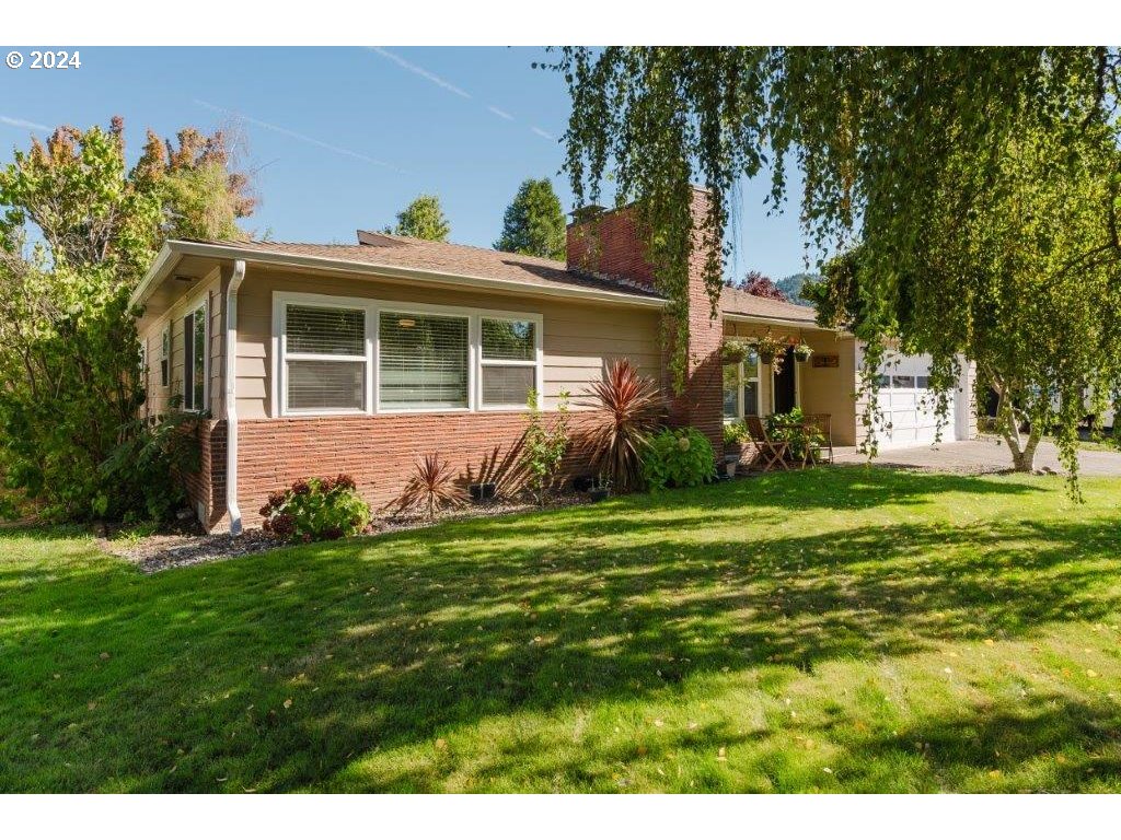 Berdine St, Roseburg, OR 97471
