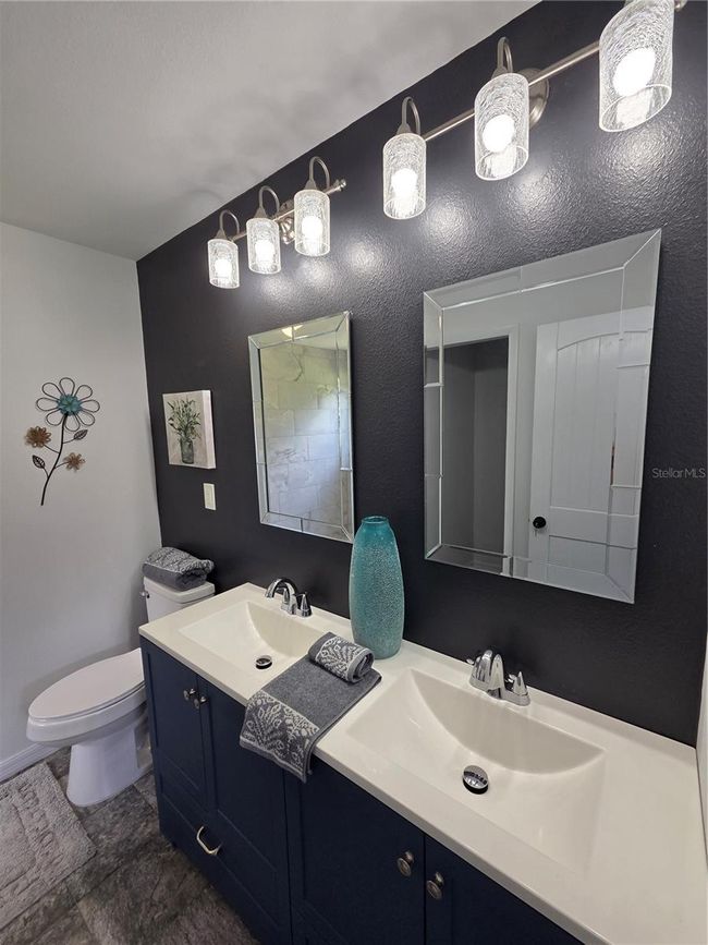 Master Bathroom with His and Hers Sinks | Image 36